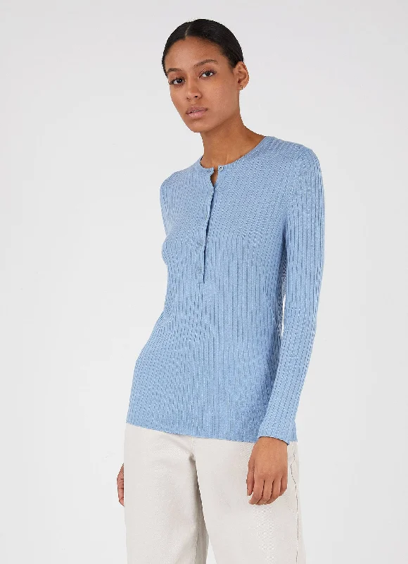 Women's Outfit Women's Merino Silk Henley in Blue Mist