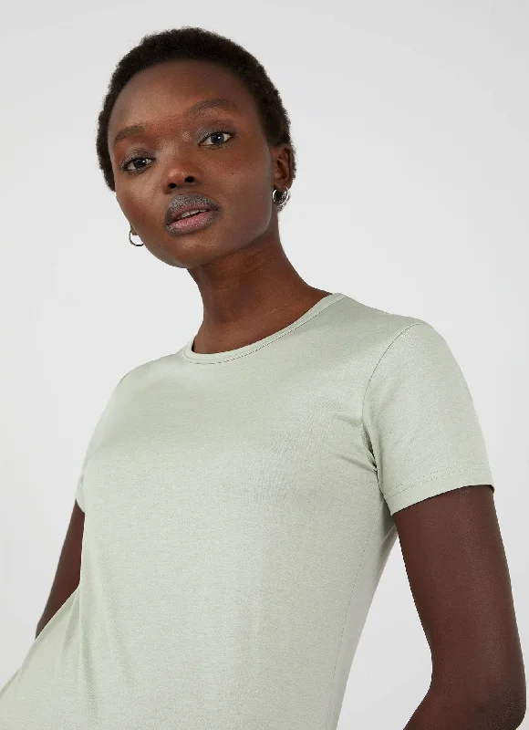 Women's Chic Outfit Women's Classic T-shirt in Pistachio