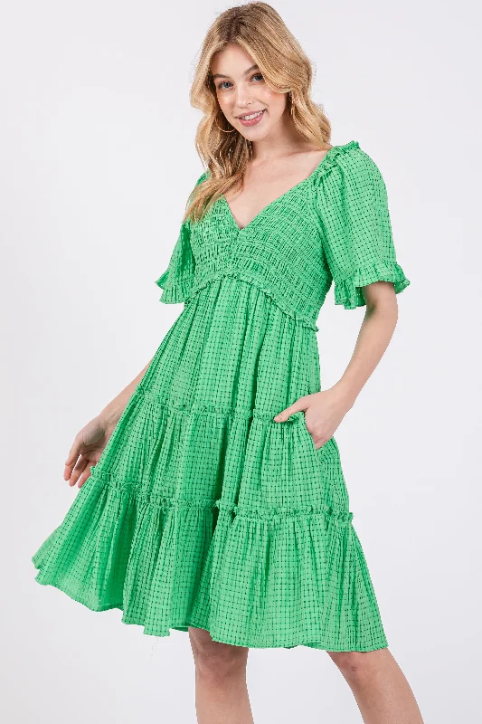 Women's Night-Out Outfit Green Smocked V-Neck Ruffle Short Sleeve Tiered Dress